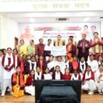 मुख्यमंत्री धामी ने गार्गी बालिका संस्कृत छात्रवृत्ति, डॉ. भीमराव अंबेडकर अनुसूचित जाति, अनुसूचित जनजाति संस्कृत छात्रवृत्ति भी विद्यार्थियों को प्रदान की