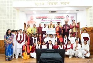 मुख्यमंत्री धामी ने गार्गी बालिका संस्कृत छात्रवृत्ति, डॉ. भीमराव अंबेडकर अनुसूचित जाति, अनुसूचित जनजाति संस्कृत छात्रवृत्ति भी विद्यार्थियों को प्रदान की