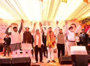 मुख्यमंत्री धामी ने कहा कि लगभग 1950 करोड़ रुपए की फंडिंग से काशीपुर में पेयजल, सीवरेज, सड़क सुधार एवं सीवेज ट्रीटमेंट प्लांट जैसे महत्वपूर्ण कार्य तेजी से आगे बढ़ाए जा रहे हैं।