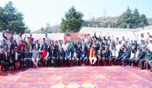 मुख्यमंत्री धामी ने कहा कि अपने पिताजी के साथ रहते हुए उन्होंने सेना के अनुशासन और कर्तव्यनिष्ठा को करीब से देखा है