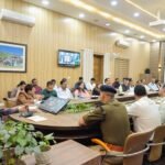 जिलाधिकारी ने पुलिस अधीक्षक नगर को निर्देश दिए कि छापेमारी में जो अवैध रूप सिलेंडर पकड़े जा रहे हैं उनको ट्रेस किया जाए