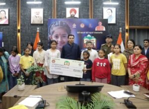 डीएम सविन बंसल ने कहा कि यह योजना केवल आर्थिक मदद नहीं बल्कि बालिकाओं के भविष्य को संवारने का माध्यम है