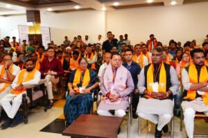 मुख्यमंत्री धामी ने कहा कि यह कार्यक्रम समाज के विभिन्न वर्गों, विशेष रूप से दूरस्थ और कठिन परिस्थितियों में उत्कृष्ट कार्य करने वाले व्यक्तियों को राष्ट्रीय स्तर पर पहचान और सम्मान प्रदान करता है