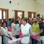 मुख्यमंत्री पुष्कर सिंह धामी ने चारधाम क्षेत्र में कार्यरत कर्मचारियों को अतिरिक्त मानदेय देने की बात कही