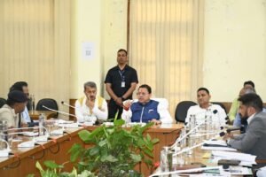 मुख्यमंत्री धामी ने निर्देश दिए कि लोगों को जागरूक करने के साथ ही ऐसी व्यवस्थाएं विकसित की जाएं जिससे उन्हें जंगलों में जाने की आवश्यकता कम हो