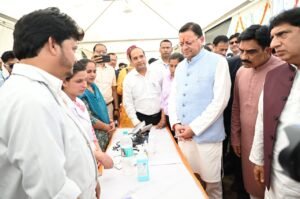 मुख्यमंत्री धामी ने निशुल्क स्वास्थ्य शिविर का भी किया स्थलीय निरीक्षण