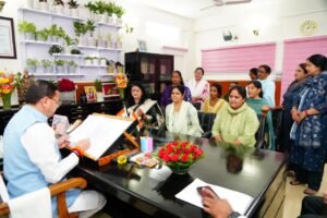 सीएम धामी के निर्देश पर आंगनबाड़ी मुद्दे पर केंद्र से संवाद