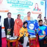 मुख्यमंत्री धामी ने उपस्थित खिलाड़ियों, खेल प्रेमियों एवं सभी अतिथियों का स्वागत करते हुए हिमाद्रि आइस रिंक की प्रथम वर्षगांठ पर शुभकामनाएं दीं