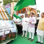 मुख्यमंत्री धामी ने मत्स्य पालन को बढ़ावा देने के लिए रेफ्रिजरेटेड फिशरीज वैन का भी फ्लैग ऑफ किया