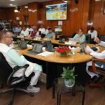 मुख्यमंत्री धामी ने मुख्यमंत्री एवं मंत्रियों के वाहन फ्लीट में वाहनों की संख्या आधी करने का निर्णय लिया