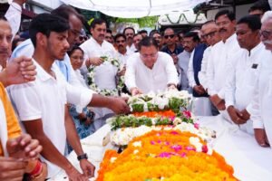 “उन्होंने हमें पारदर्शिता और ईमानदारी की राजनीति सिखाई” :मुख्यमंत्री धामी