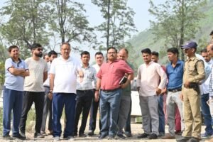 गणेश जोशी ने मलवे के चौनेलाइजेशन कार्य तत्काल शुरू करने के निर्देश दिए