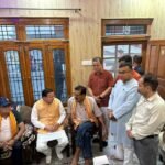 दुख की घड़ी में परिजनों का सहारा बने सीएम धामी, दिवंगत आत्माओं की शांति के लिए की प्रार्थना