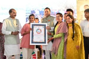 मुख्यमंत्री धामी ने कहा कि विकसित भारत के निर्माण में उत्तराखंड भी अपनी महत्वपूर्ण भूमिका निभा रहा है तथा प्रदेश के समग्र विकास के लिए योजनाबद्ध तरीके से कार्य किया जा रहा है।