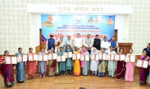 मुख्यमंत्री धामी ने कहा कि नियुक्ति पत्र प्राप्त करना केवल एक उपलब्धि नहीं, बल्कि जनसेवा के नए दायित्व की शुरुआत है