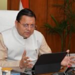 मुख्यमंत्री धामी ने कहा कि परियोजनाओं में देरी पर संबंधित अधिकारियों की जिम्मेदारी तय की जायेगी और नियमानुसार सख्त कारवाई भी की जायेगी