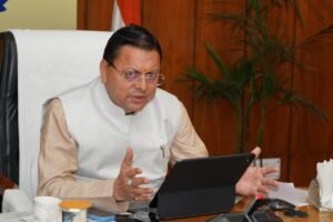 मुख्यमंत्री धामी ने कहा कि परियोजनाओं में देरी पर संबंधित अधिकारियों की जिम्मेदारी तय की जायेगी और नियमानुसार सख्त कारवाई भी की जायेगी