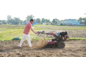 गोबर की खाद से उर्वरता बढ़ाने का संदेश, धामी ने दिखाई प्राकृतिक खेती की राह