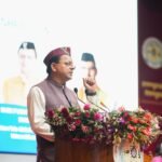 मुख्यमंत्री धामी ने पूर्व छात्रों से आह्वान किया कि वे अपने ज्ञान, अनुभव और विशेषज्ञता को राज्य के विकास से जोड़ते हुए कृषि, अनुसंधान, नवाचार, स्टार्टअप और युवाओं के मार्गदर्शन में सक्रिय योगदान दें