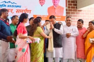 मुख्यमंत्री पुष्कर सिंह धामी ने एसजीआरआर पब्लिक स्कूलों के कार्यों की सराहना की