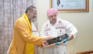 डॉ. चिन्मय पंड्या और श्री महाराज जी की मुलाकात में सेवा, समर्पण और संस्कृति रहे चर्चा के केंद्र