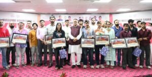मंत्री गणेश जोशी ने बढ़ाया युवाओं का हौसला, मेधावियों को सम्मानित कर किया प्रेरित