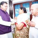 मुख्यमंत्री धामी ने 15 अगस्त की पूर्व संध्या पर शहीद अमित कुमार अणथ्वाल के परिजनों से की भेंट, किया सम्मानित 