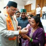 मुख्यमंत्री धामी को महिलाओं ने बांधा रक्षा सूत्र, मुख्यमंत्री ने दी सभी को रक्षा बन्धन की शुभकामनाएं