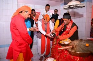 माँ वाराही धाम पहुंचे मुख्यमंत्री धामी, बोले—देवीधुरा की अनमोल विरासत को संवारना हमारी प्रतिबद्धता